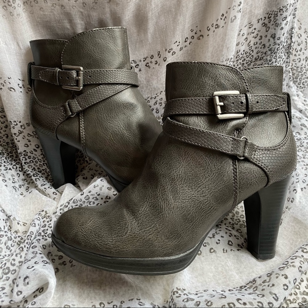 Rialto Booties size 7
